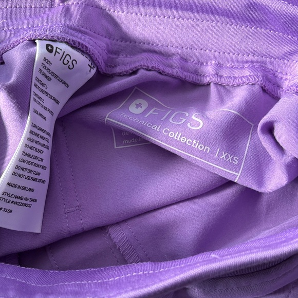 Figs Lavender Scrub set - Picture 3 of 4